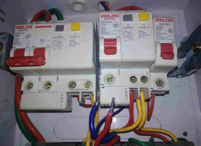 循環(huán)水泵插上就跳閘什么原因？